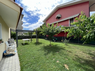 Bella villa di testa in zona istituti
