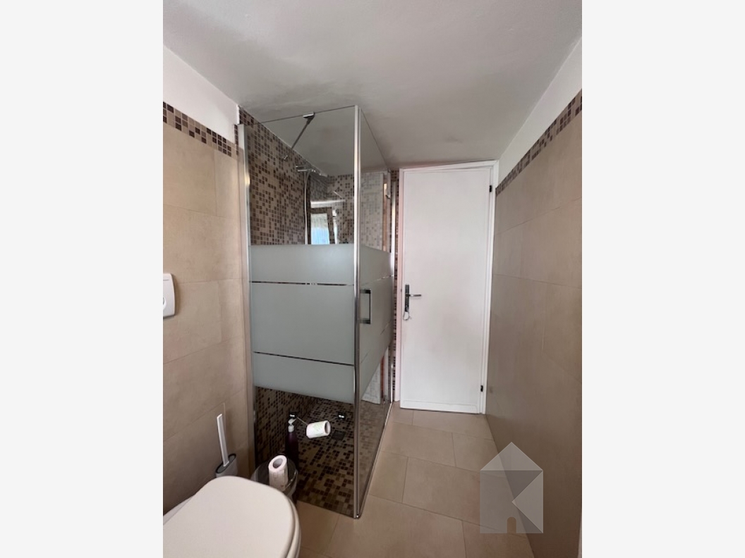 Spaziosa ed elegante bifamiliare recentemente rinnovata