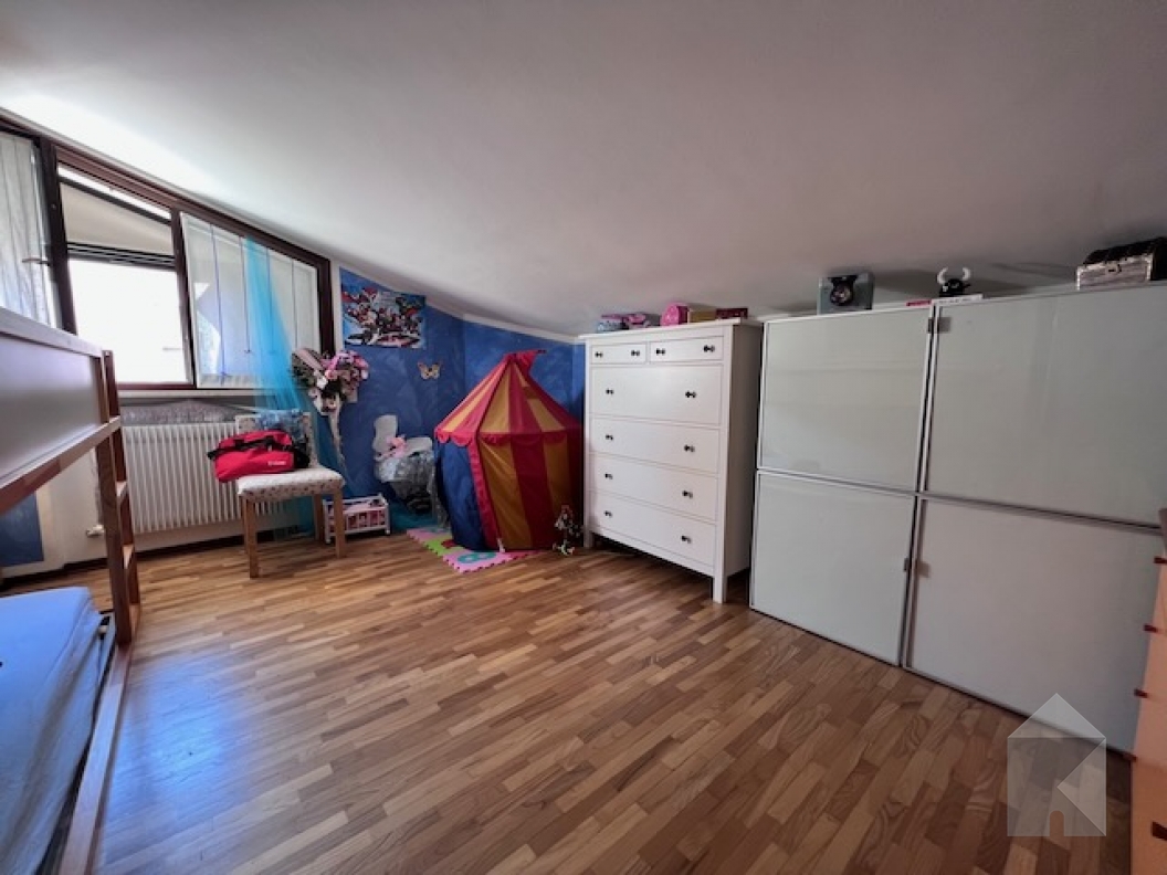 Spaziosa ed elegante bifamiliare recentemente rinnovata