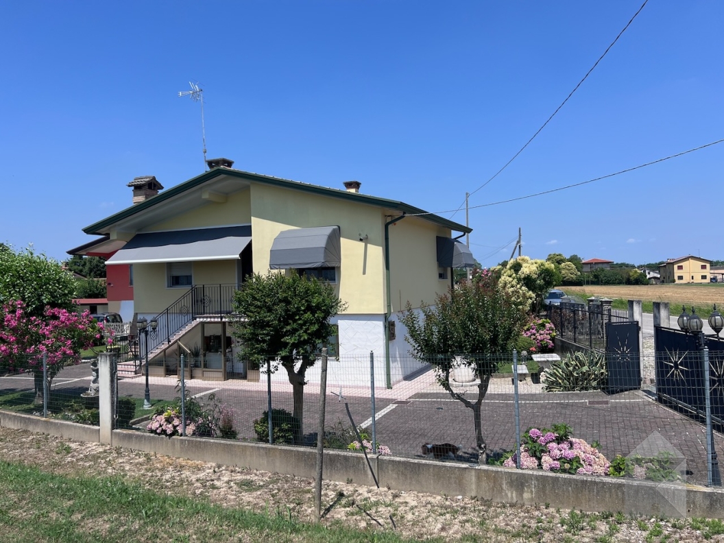 Singola con due abitazioni a Musile