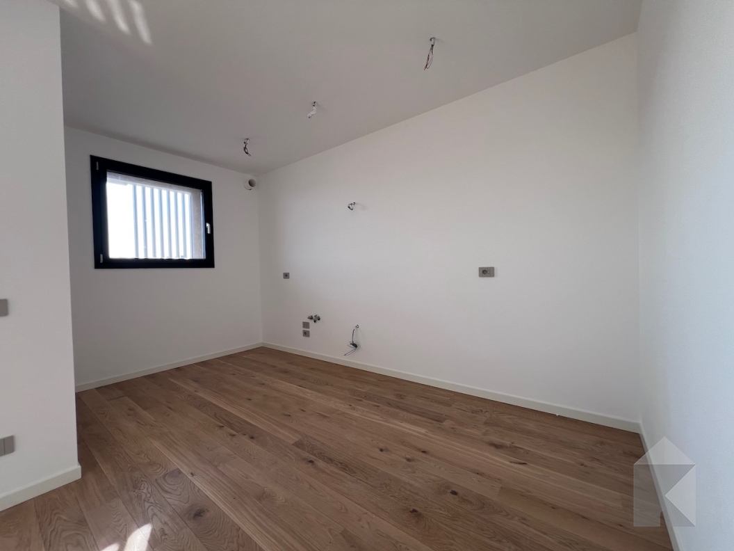 Giardino Marconi - Esclusivo 3 camere di testa al Quarto Piano (A4.4)