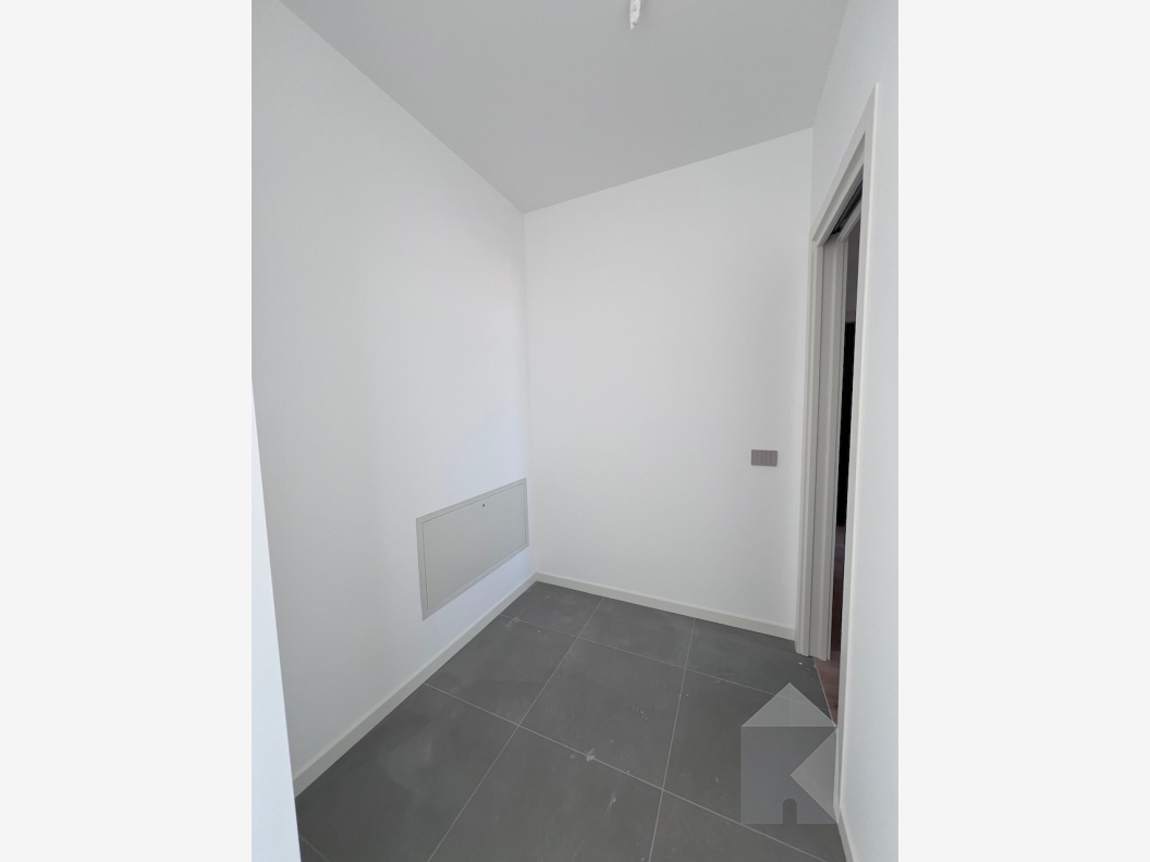 Giardino Marconi: Spazioso 3 camere al quinto piano (A5.3)