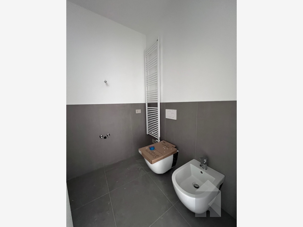 Giardino Marconi: Spazioso 3 camere al quinto piano (A5.3)