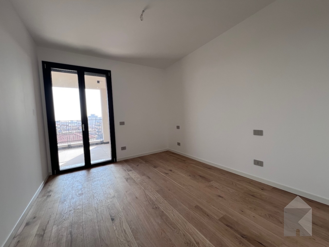 Giardino Marconi: Spazioso 3 camere al quinto piano (A5.3)