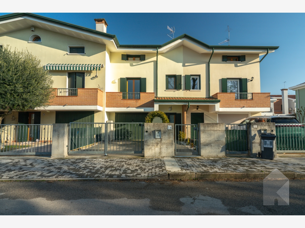 Spaziosa villetta centrale a Mussetta