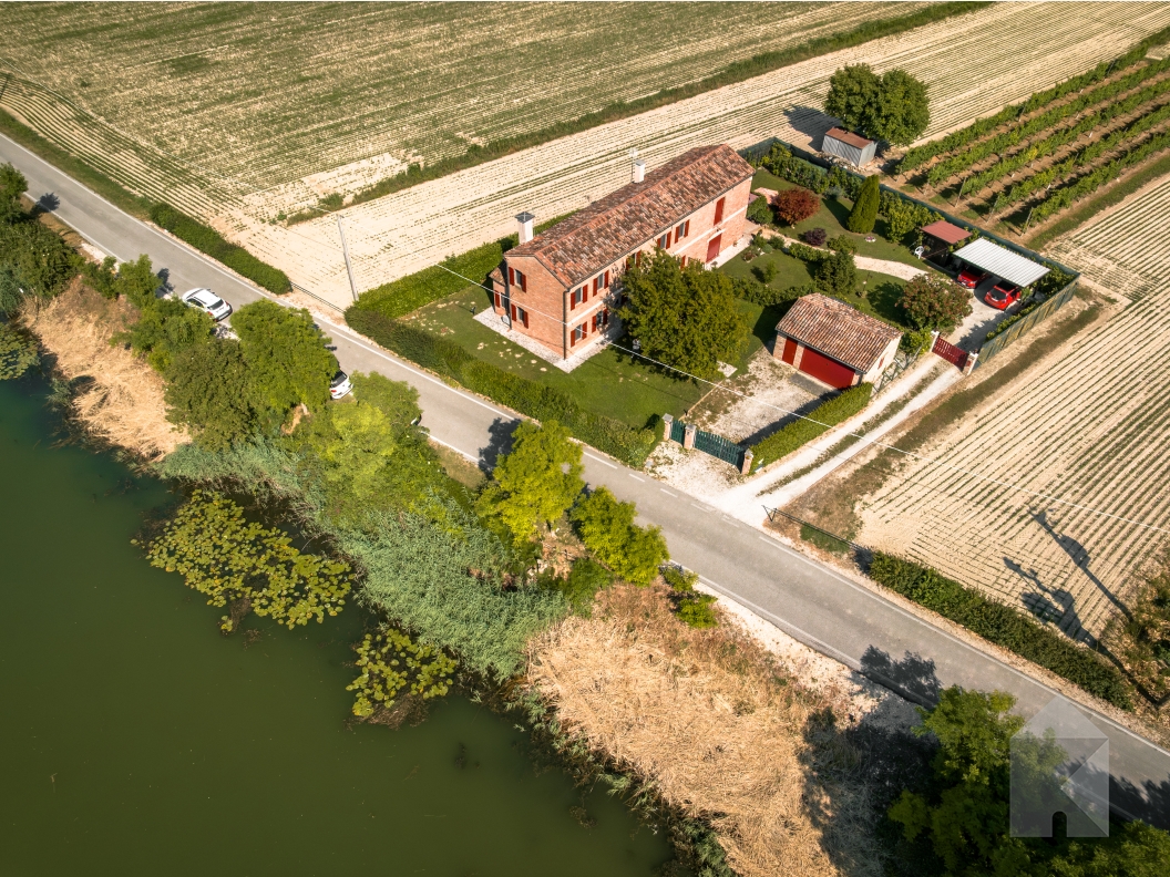 Splendida bifamiliare affacciata sulla Piave Vecchia
