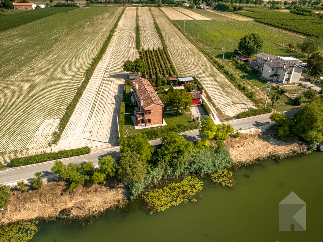 Splendida bifamiliare affacciata sulla Piave Vecchia