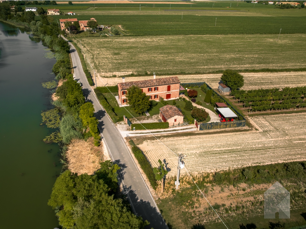 Splendida bifamiliare affacciata sulla Piave Vecchia
