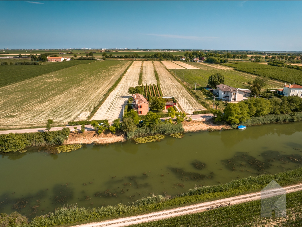 Splendida bifamiliare affacciata sulla Piave Vecchia
