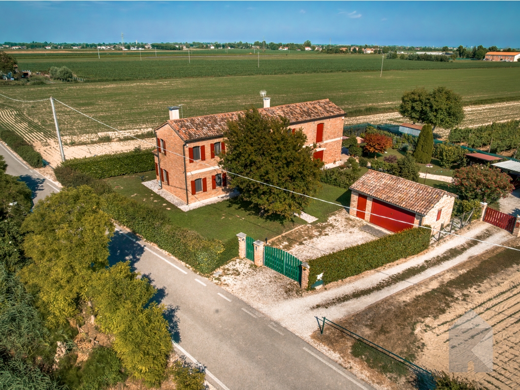 Splendida bifamiliare affacciata sulla Piave Vecchia