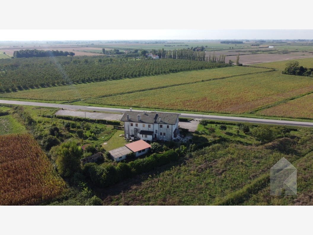 Grande struttura ricettiva su via turistica: 3.000 mq di area e importanti possibilità di sviluppo