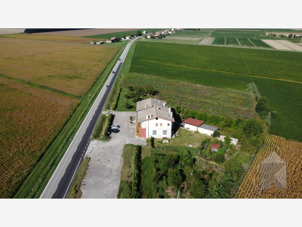 Grande struttura ricettiva su via turistica: 3.000 mq di area e importanti possibilità di sviluppo