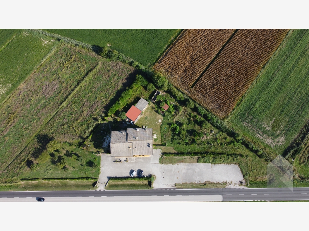 Grande struttura ricettiva su via turistica: 3.000 mq di area e importanti possibilità di sviluppo