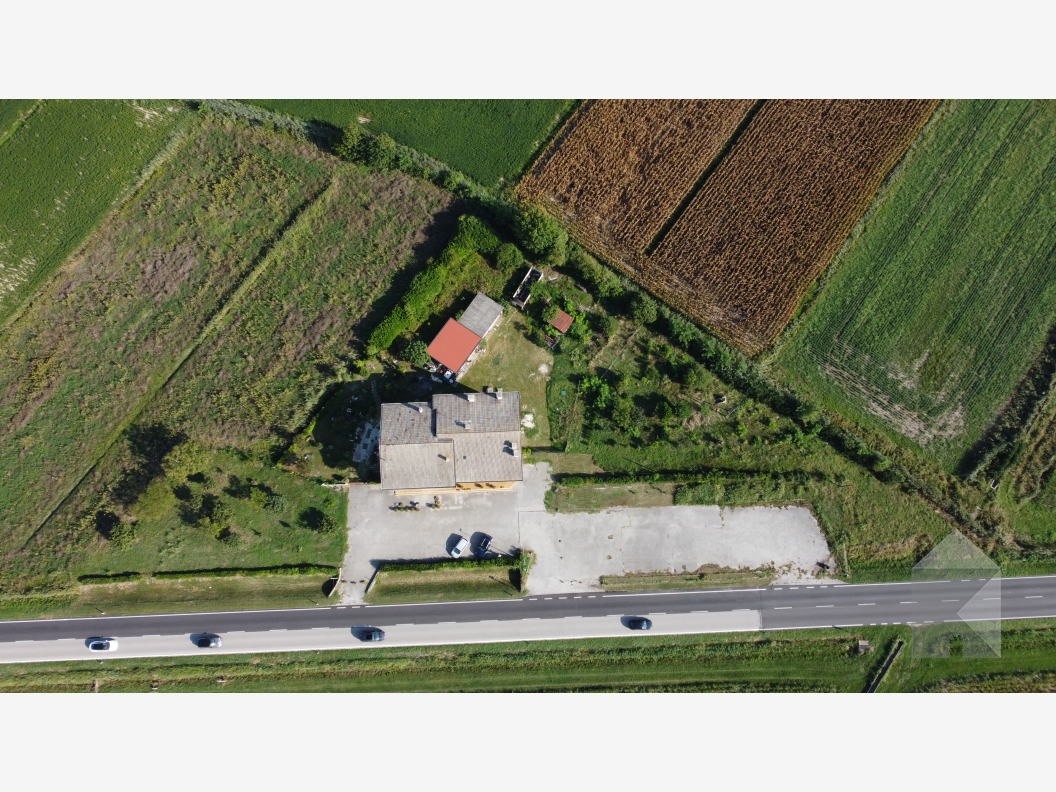Grande struttura ricettiva su via turistica: 3.000 mq di area e importanti possibilità di sviluppo